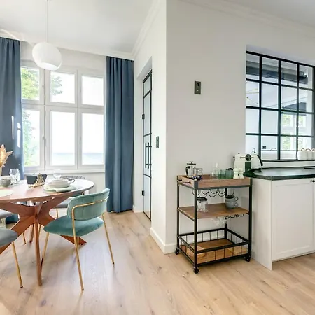 Sea View Apartament *