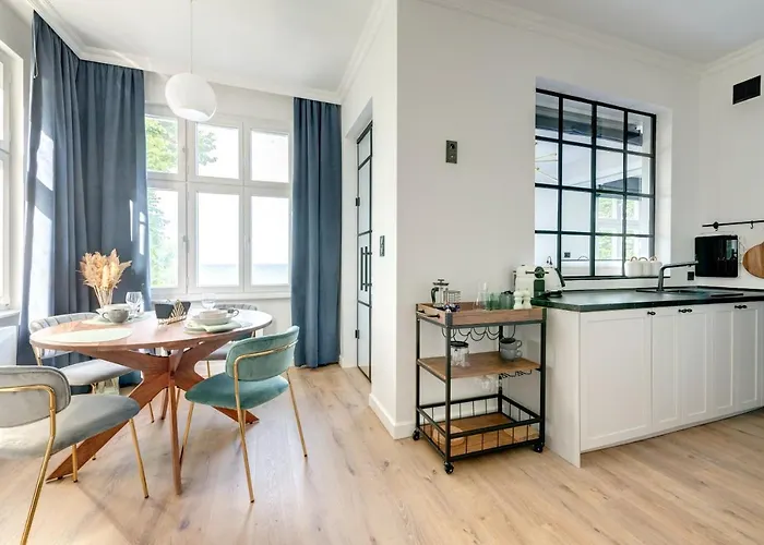 Sea View Apartament *